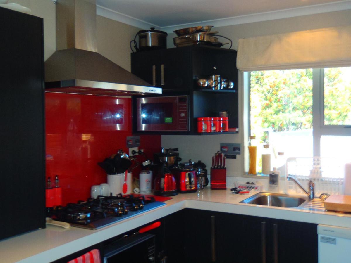 Lakefront Fantail Cottage Lake Hawea, Wanaka Екстер'єр фото
