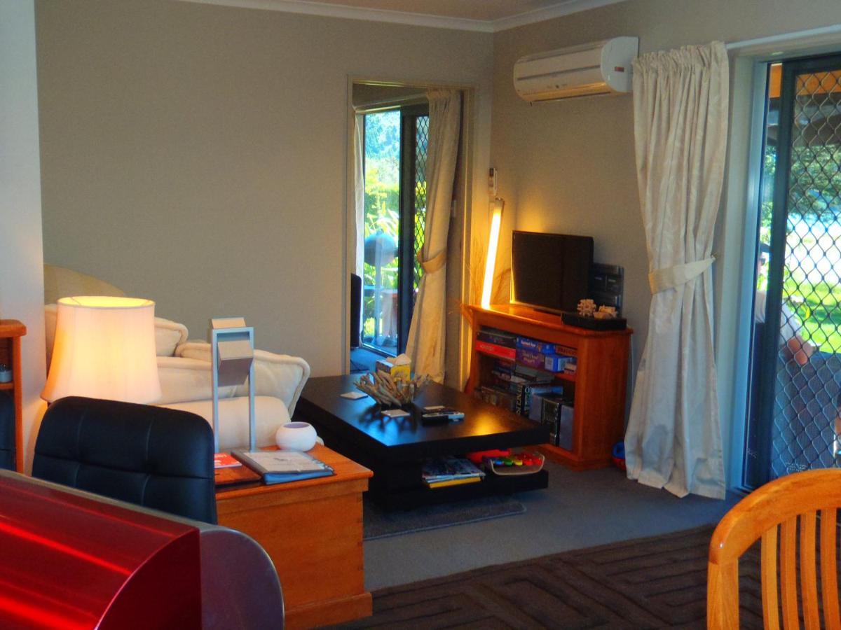 Lakefront Fantail Cottage Lake Hawea, Wanaka Екстер'єр фото