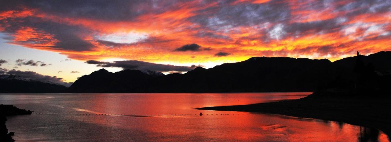 Lakefront Fantail Cottage Lake Hawea, Wanaka Екстер'єр фото