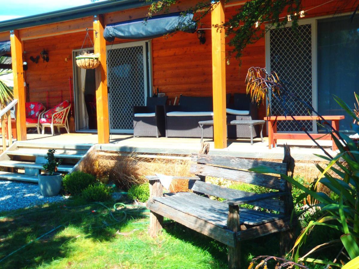 Lakefront Fantail Cottage Lake Hawea, Wanaka Екстер'єр фото